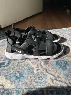 Nike Black and White Adjustable Strap Sport Sandals